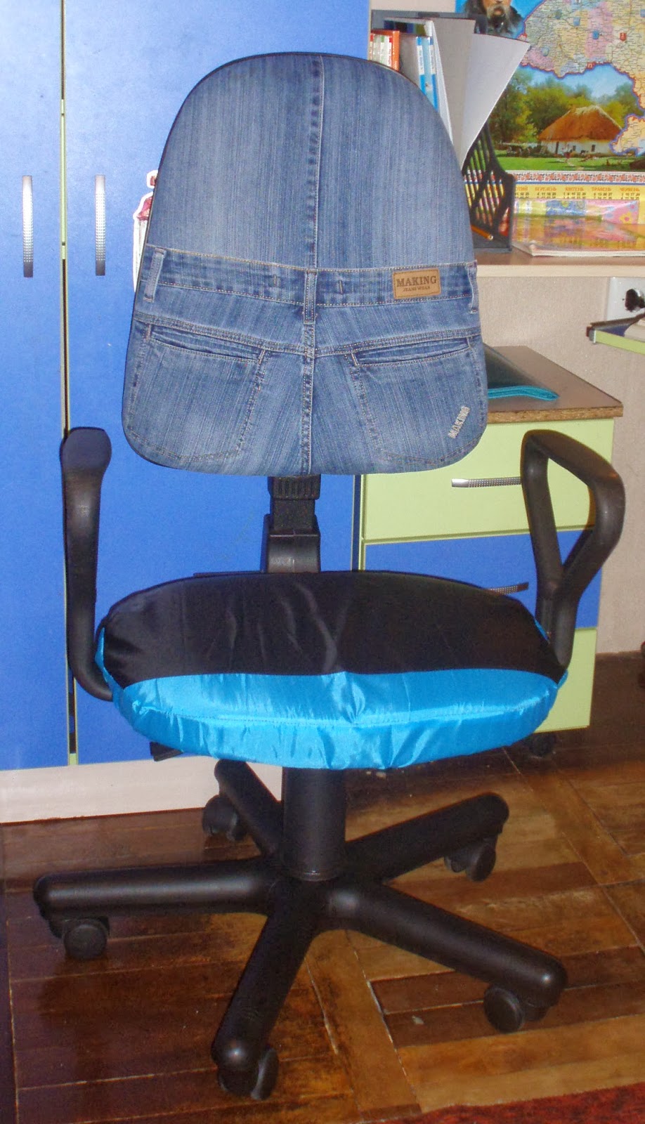 сшить чехол на компьютерное кресло из старых джинсов